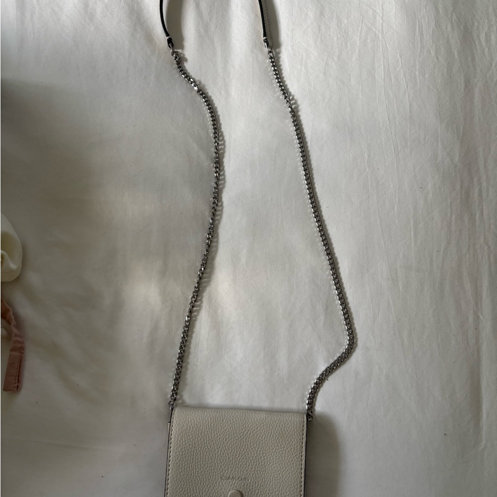 Calvin Klein Elegant White Leather Crossbody Bag